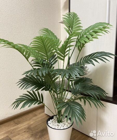 Искусственное дерево в горшке