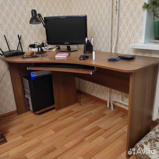 Компьютерный стол