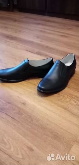 Новые кожаные ботинки 43р