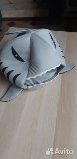 Домик/лежанка для кошек акула