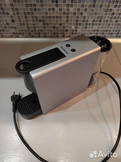 Кофемашина Nespresso essenza mini новая