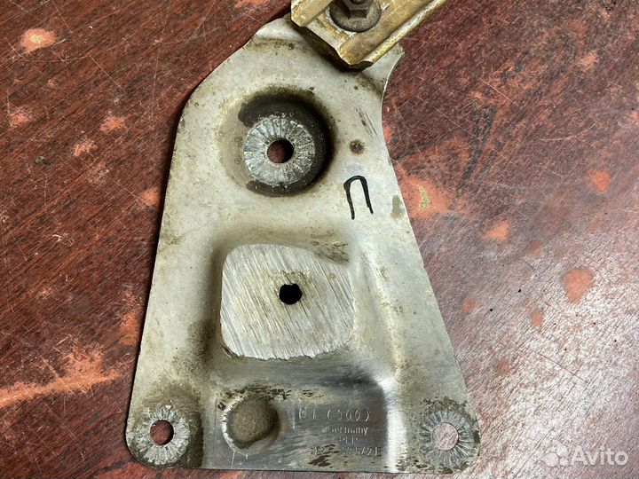 Опорные кронштейны подрамника ауди а4 б5