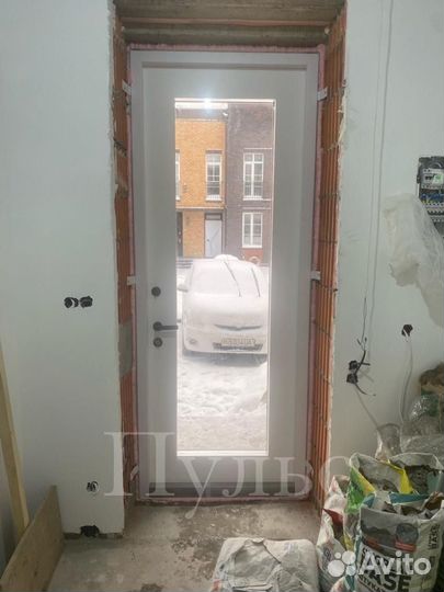 Дверь с терморазрывом и стеклопакетом