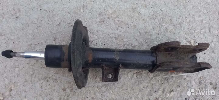 Стойка KIA Sorento правая,левая