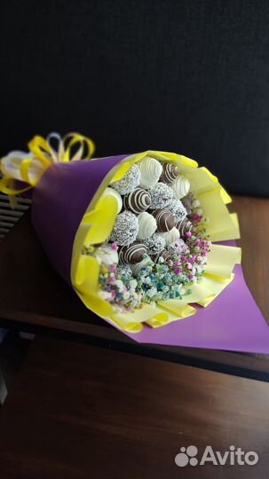 Съедобный букет из клубники