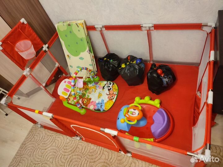 Большой манеж + качалка + коврик + шарики + коврик