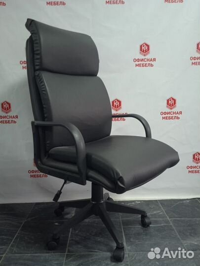 Офисное кресло