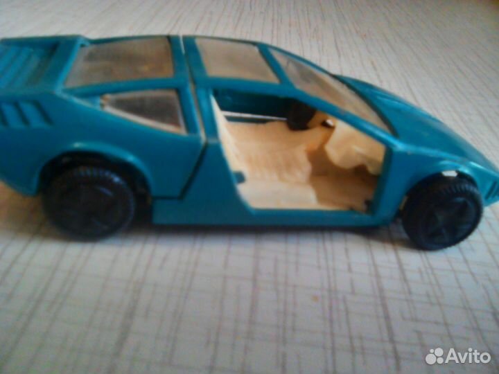 Моделька Игуана альфа-ромео А-45