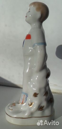 Статуэтка Юный динамовец Барановский фарфоровый