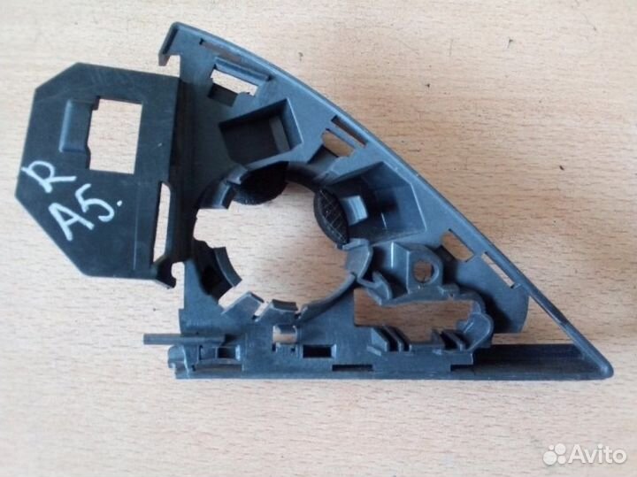 Кронштейн зеркала правый Audi A5 купе 3.2 2008