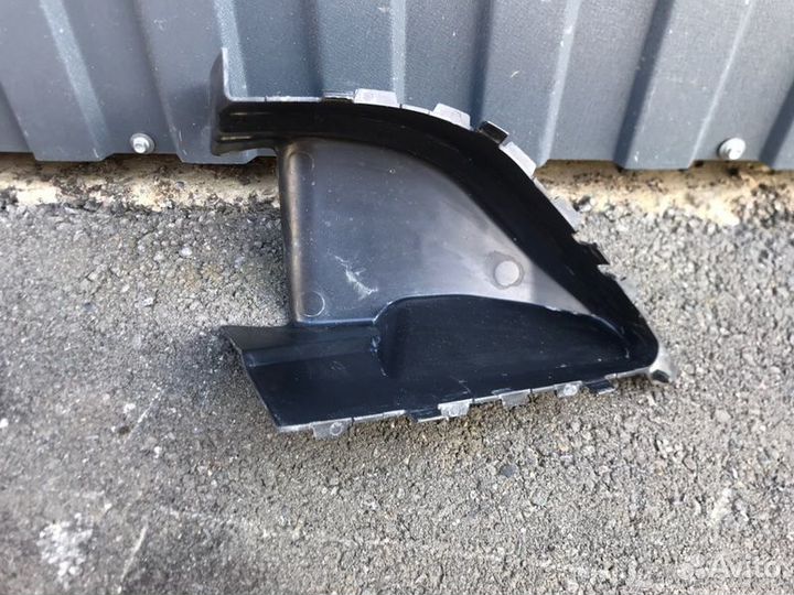 Дефлектор радиатора правый LADA Largus