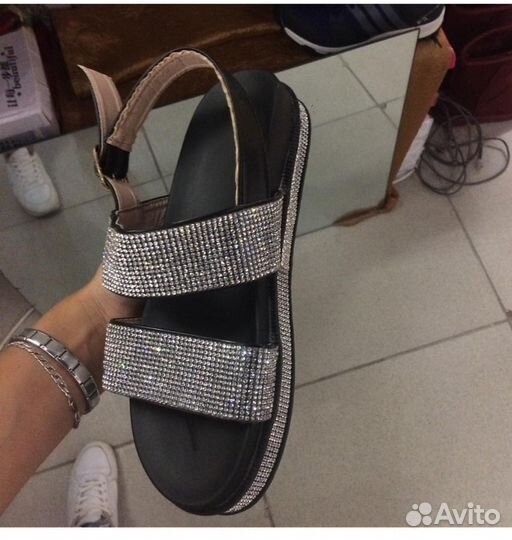 Продам босоножки