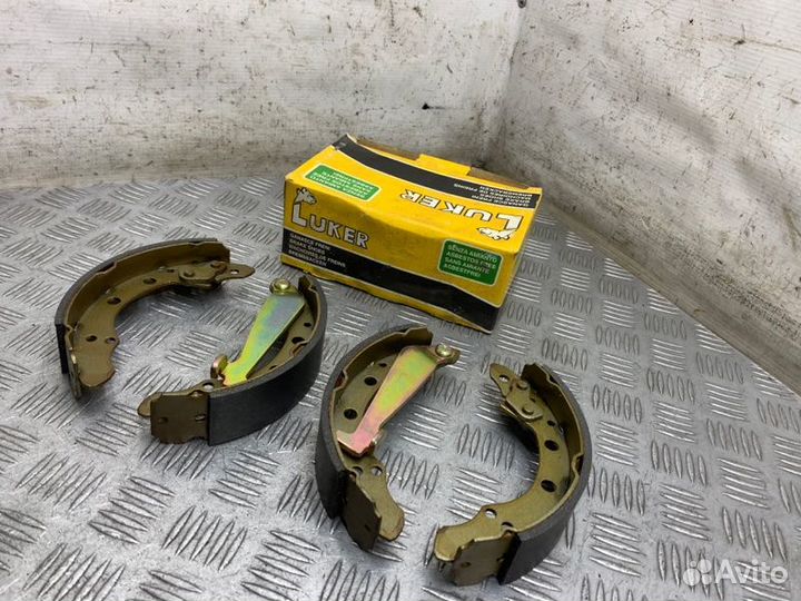 Колодки ручного тормоза задние Volkswagen Golf 1E7