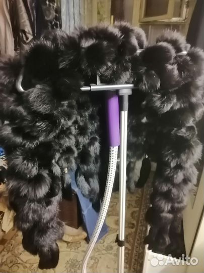 Шаль косынка из меховых помпонов