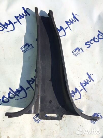 Накладка центральной стойки правая Subaru Impreza