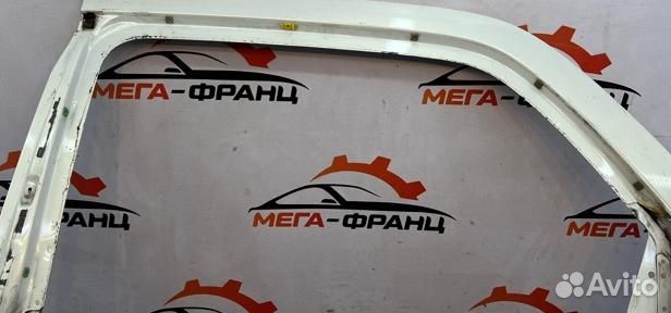 Дверь боковая задняя левая Toyota Cresta седан