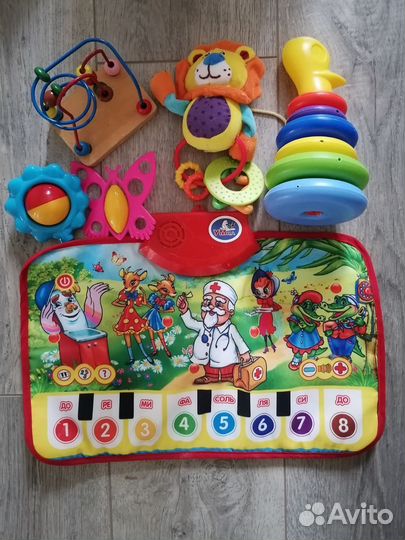 Развивающие игрушки для малышей пакетом