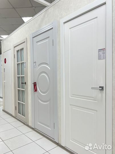 Белая межкомнатная дверь