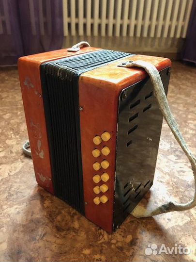 Гармонь игрушечная