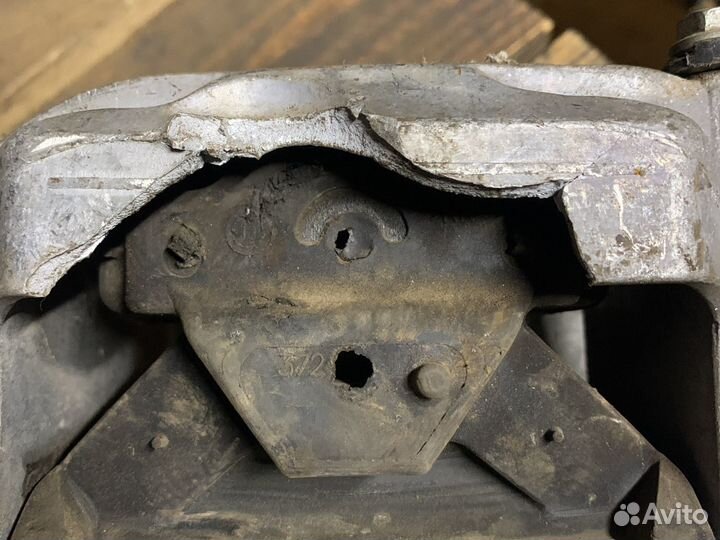 Подушка двигателя правая volkswagen golf 6