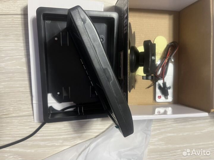 Монитор автомобильный на7”