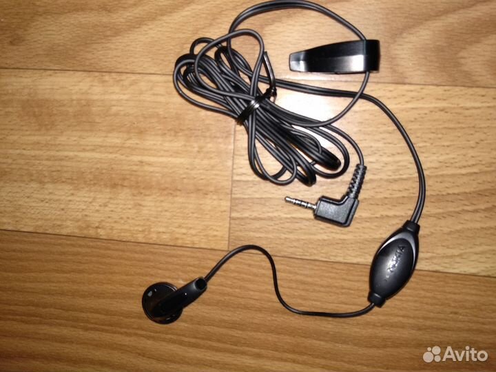 Провода компьютерные и микрофоны