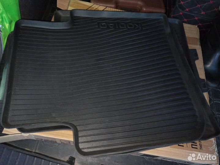 Автомобильные коврики резиновые