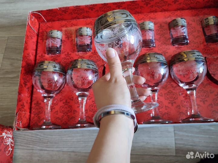 Набор бокалов и рюмок