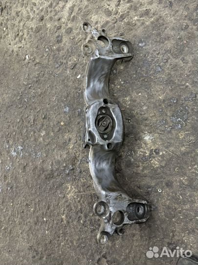 Балка АКПП Audi A4 B6