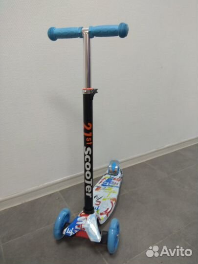 Детский самокат Maxi print Scooter,голубые колеса