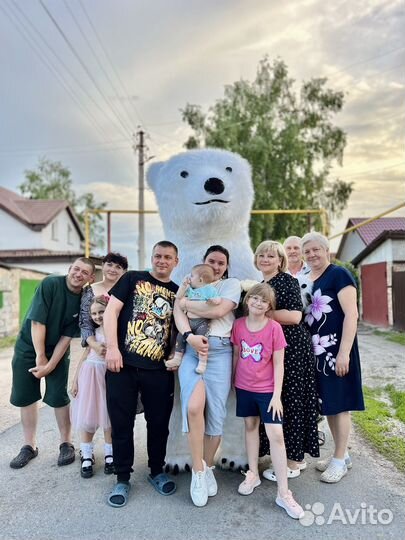 Поздравление от белого мишки, ростовая кукла