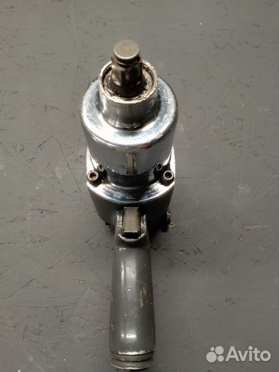 Пневмогайковерт ударный