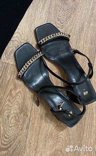 Босоножки женские