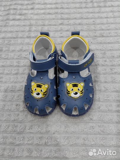 Сандалии для мальчика 21,23