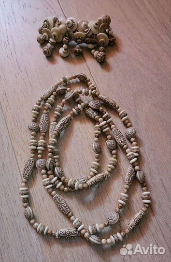 Бусы и заколка комплектом