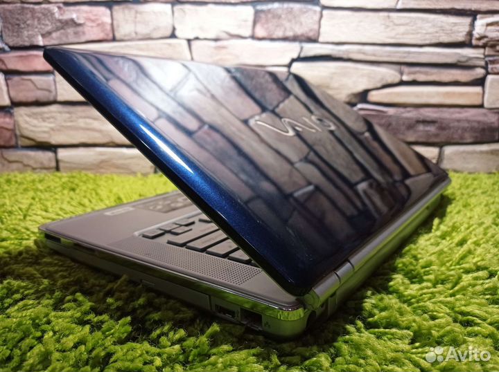 Красивейший Sony в идеале 2ядра 3Гб SSD