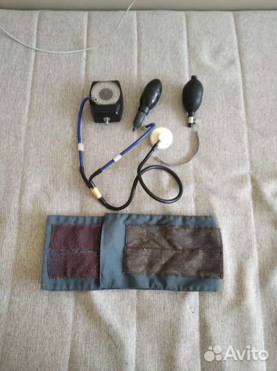 Тонометры и будильник на запчасти