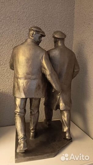 Скульптура Ленин и Рахья