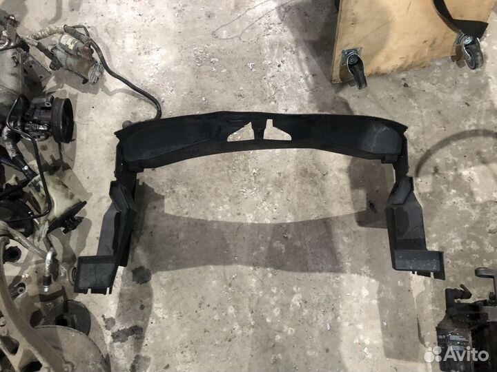 Кожух дефлектор радиаторов верхний jaguar XF