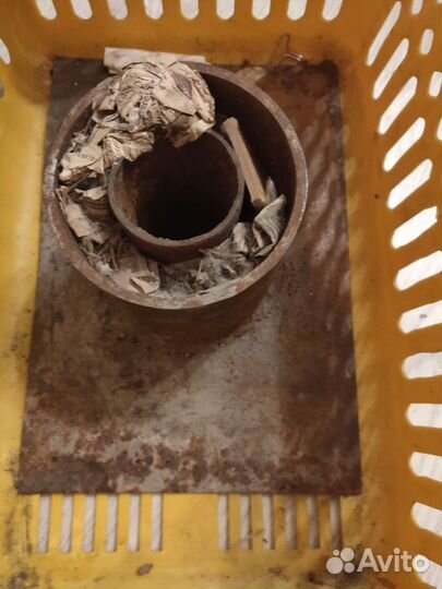 Железная подставка для елки с доливом воды