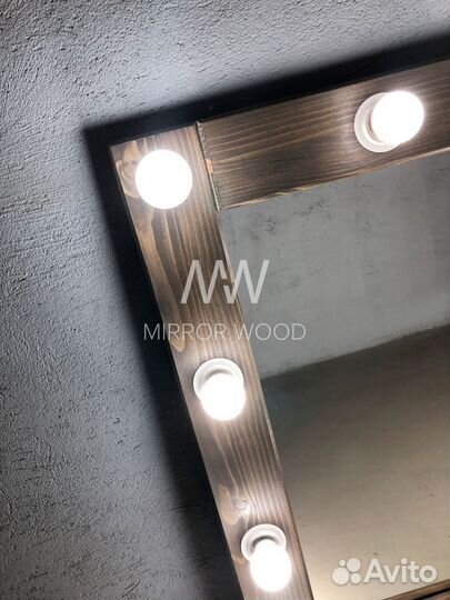 Зеркало настенное с подсветкой