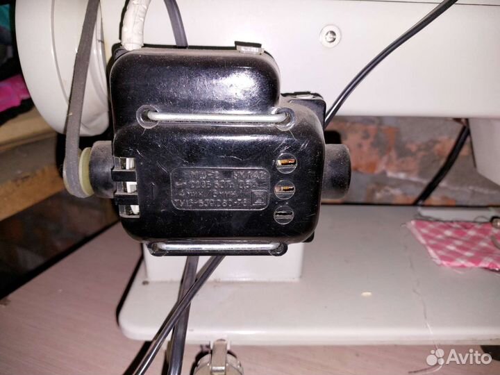 Швейная машинка чайка 143