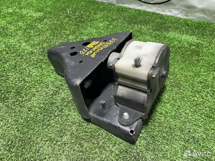 Крепление запасного колеса Toyota Land Cruiser