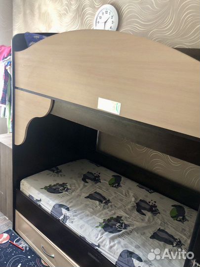 Двухъярусная кровать