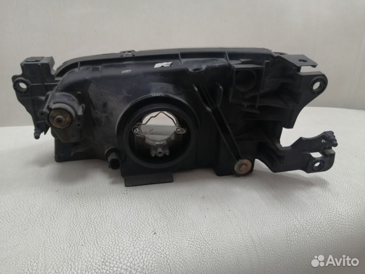 Фара правая Mazda Demio