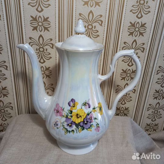 Фарфоровый чайник