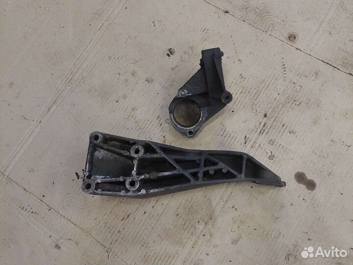 Кронштейн крепления двс Opel Vectra B