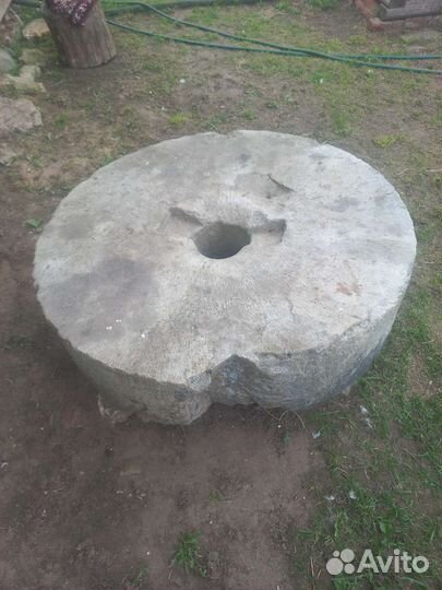 Каменные жернова