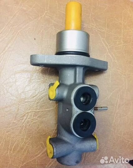 Цилиндр главный тормозной