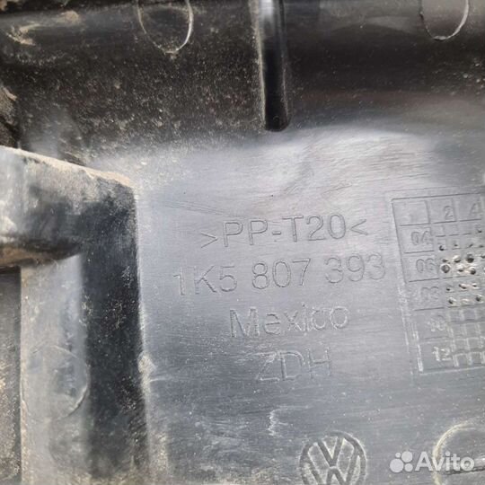 Кронштейн бампера задний правый Volkswagen Jetta 5